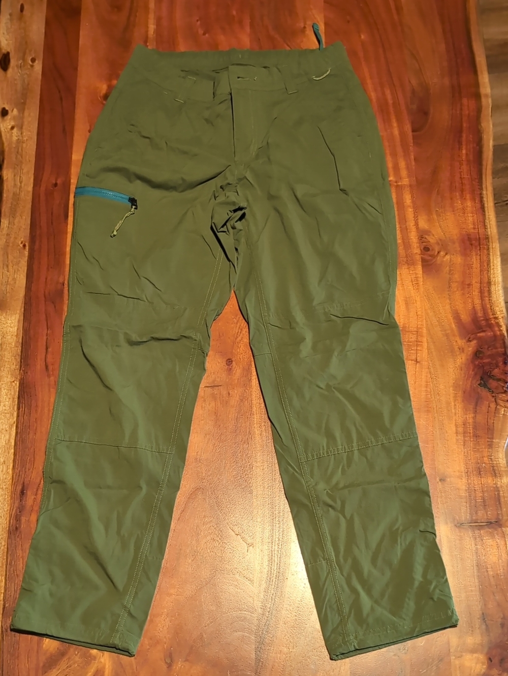 REI Olive Green Men's Lightweight Cargo Pants with Teal Zip